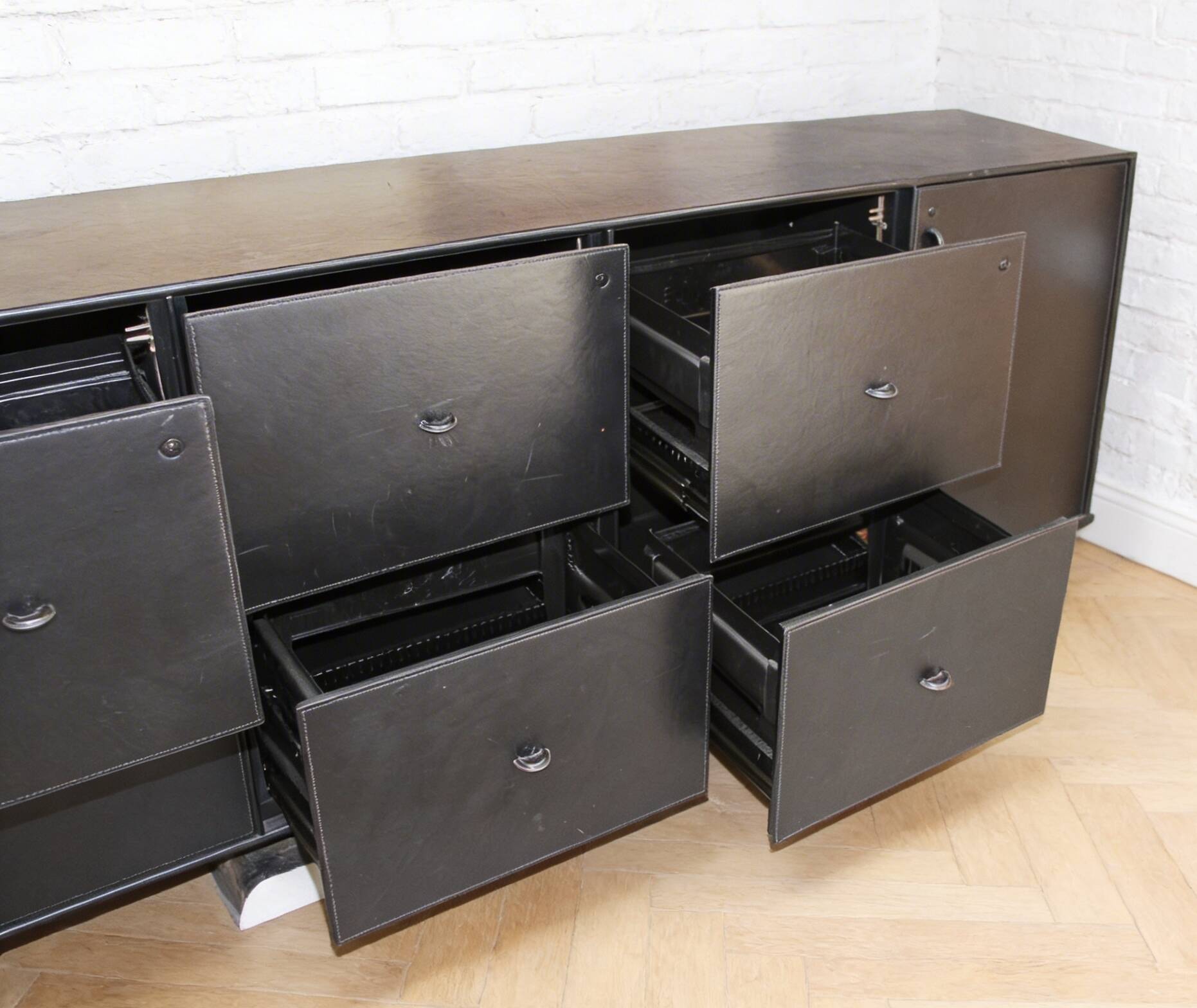 Enfilade design en cuir