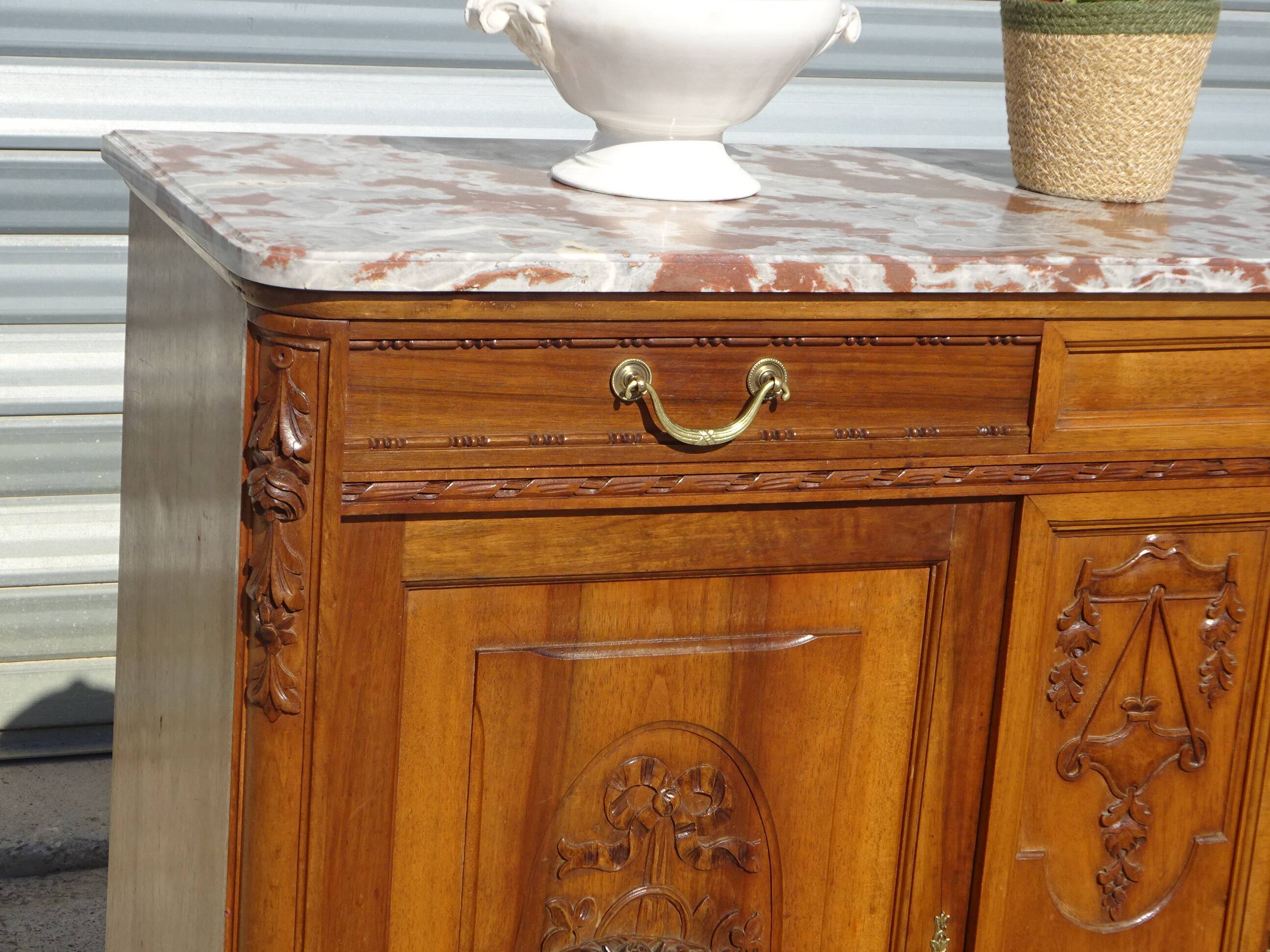 Art Deco buffet in walnut and marble