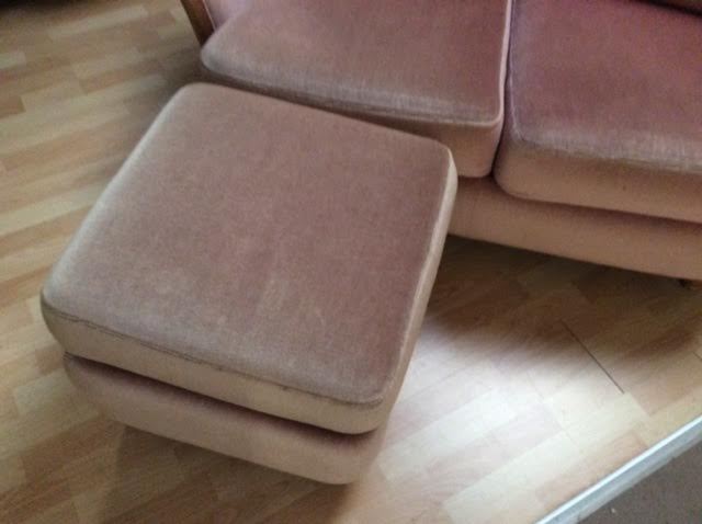 Velvet sofa and its ottoman