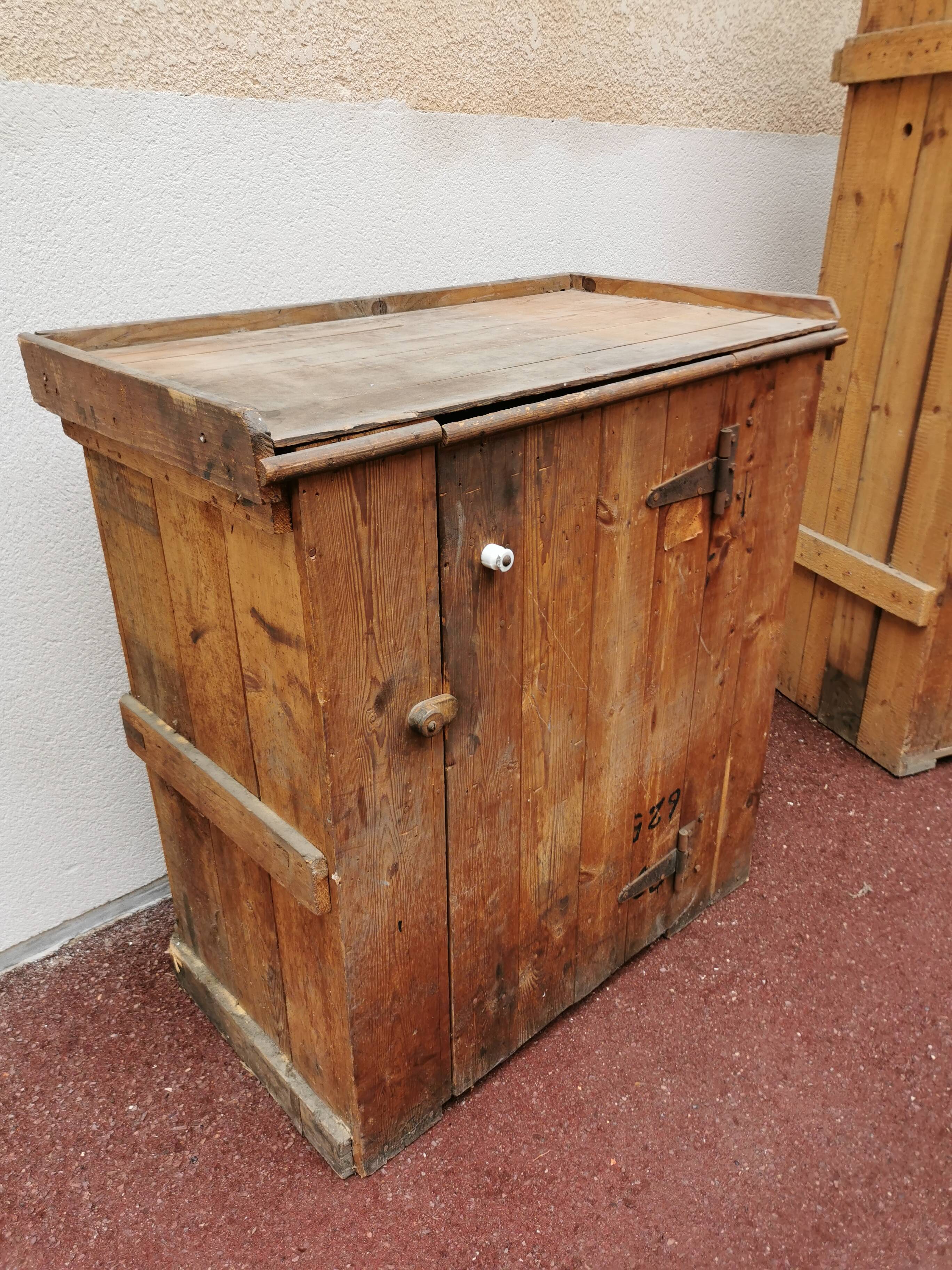 Countertop / desk n°2 made in a wooden box