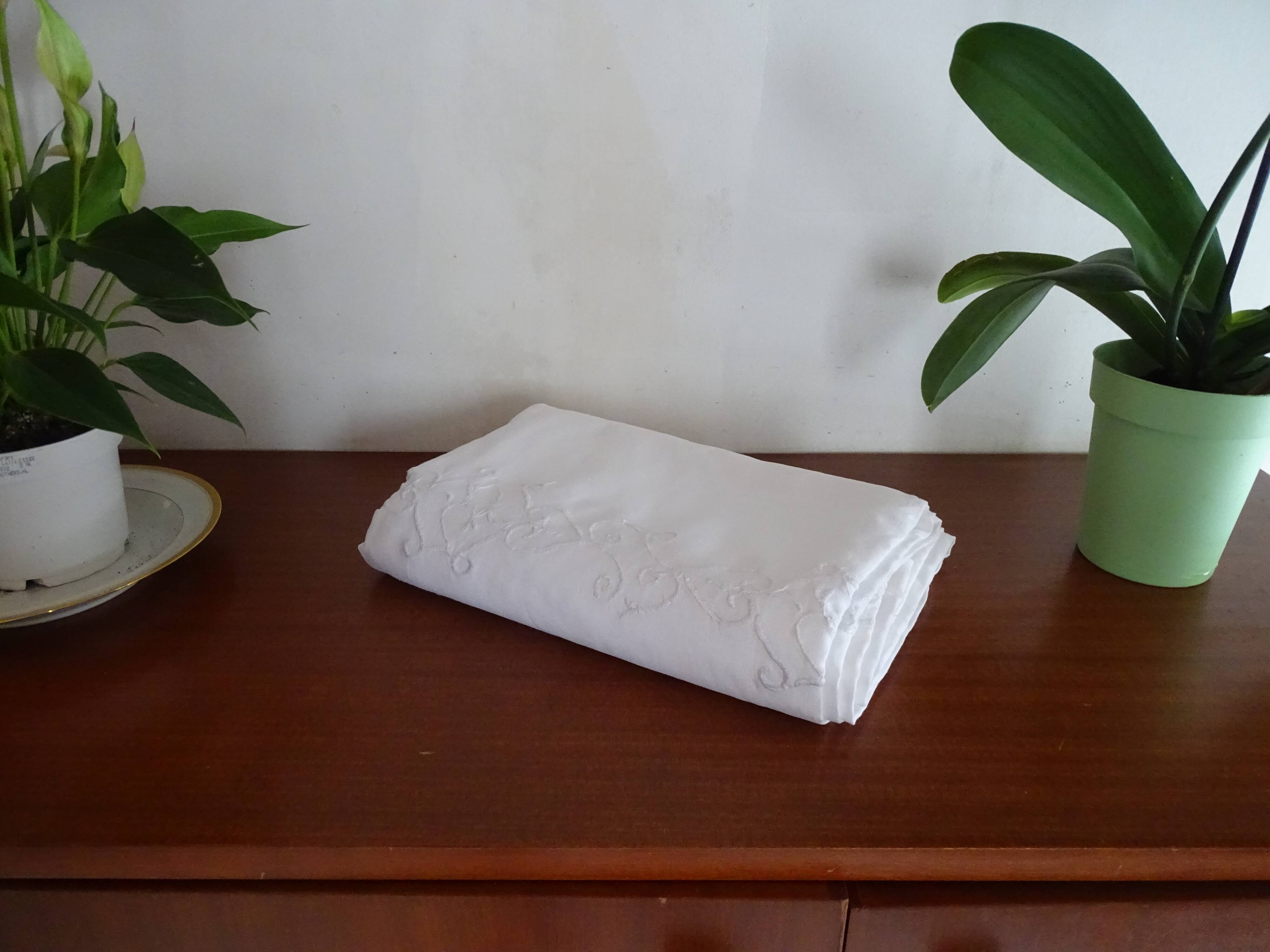 Embroidered tablecloth 370 x 170 old