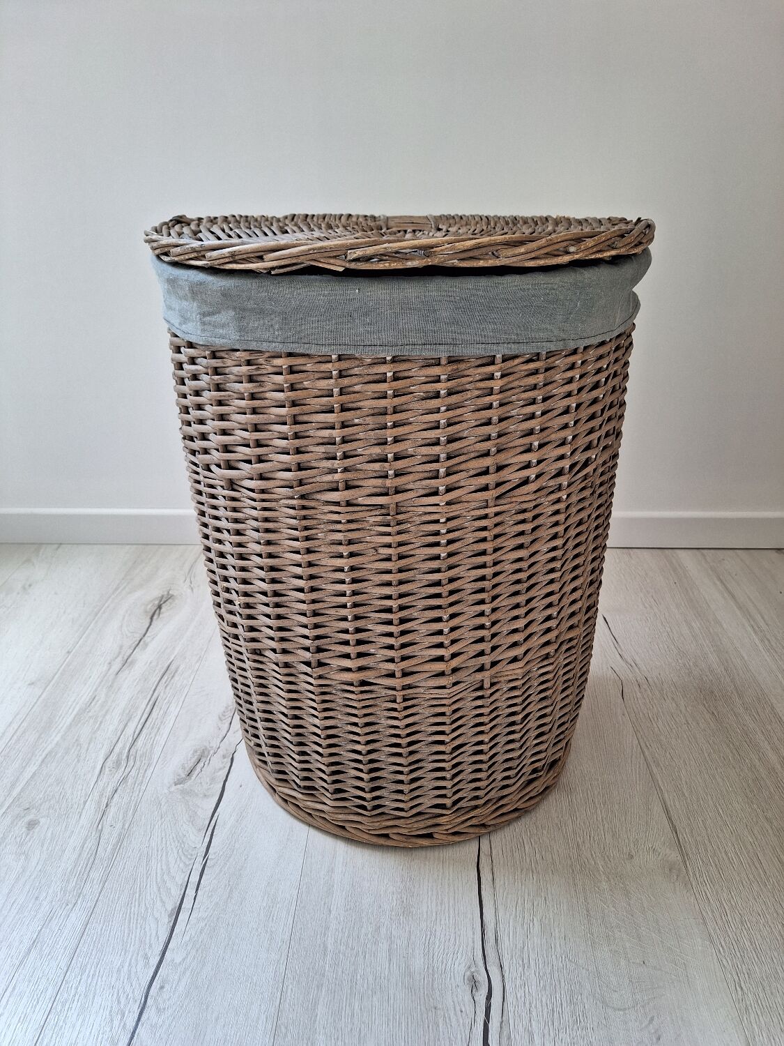 Wicker laundry basket