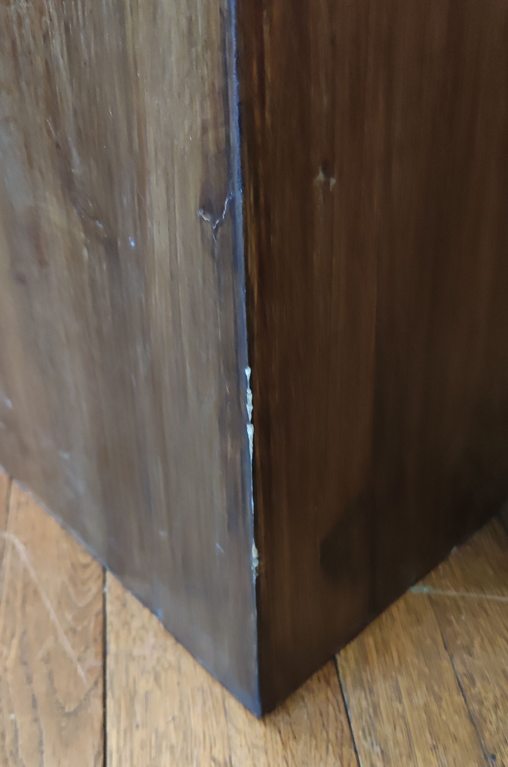 Fifth wheel conical pedestal contemporary design