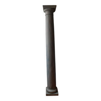 Grande colonne en bois massif
