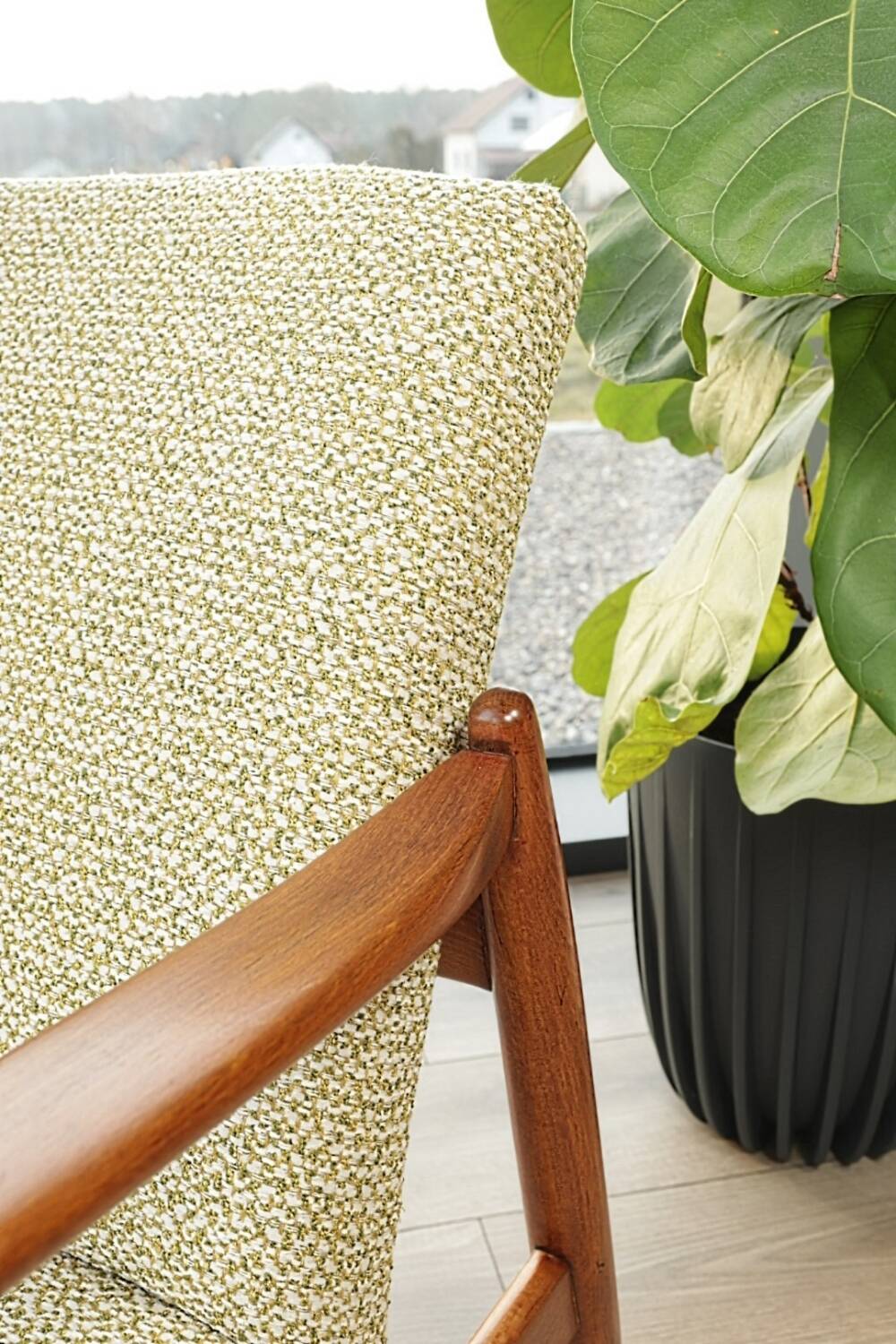 Vintage armchair with a green nebula design by E. Homa, 1970.