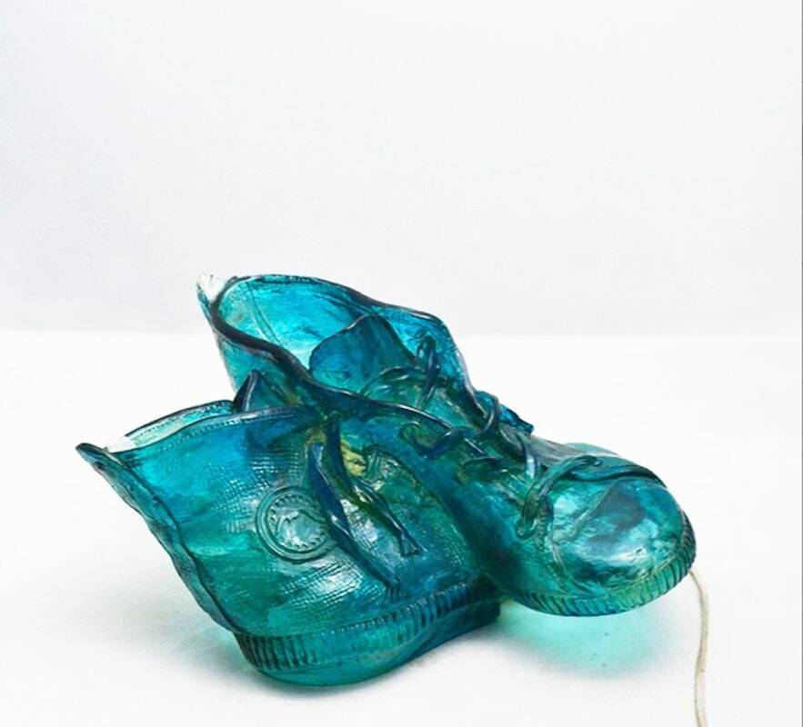 Rare resin table lamp produced by L'isola che non c'è in the 1970s