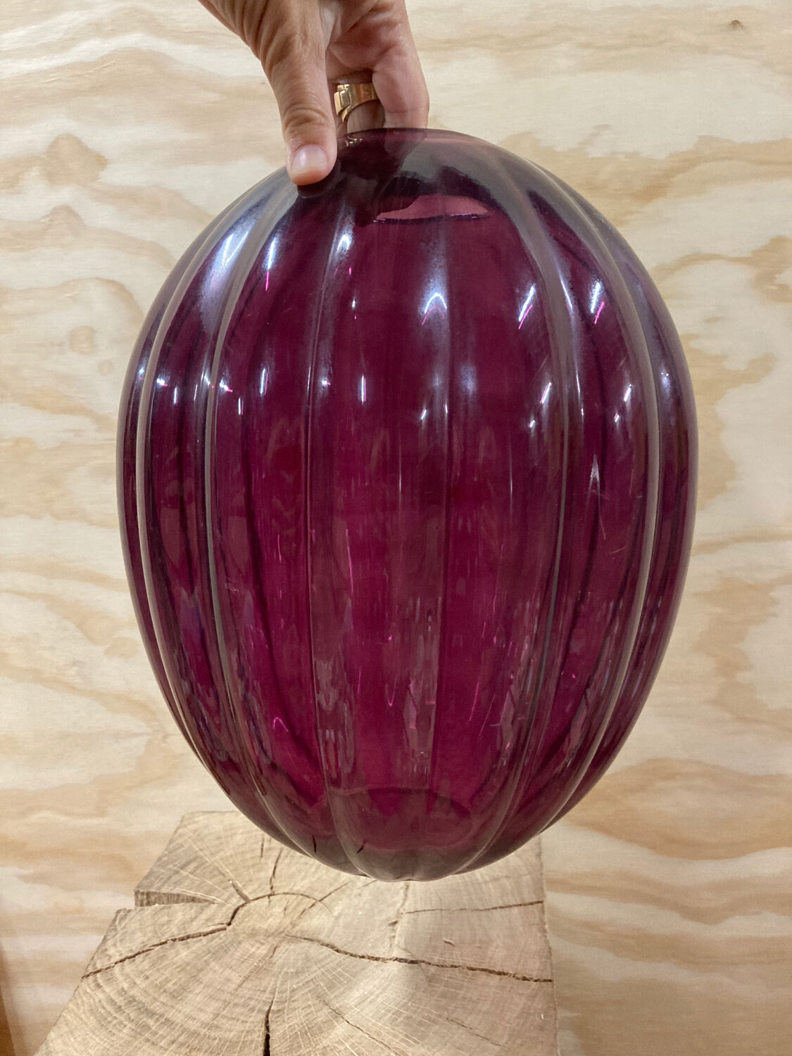 Grand vase en verre transparent violet rose
