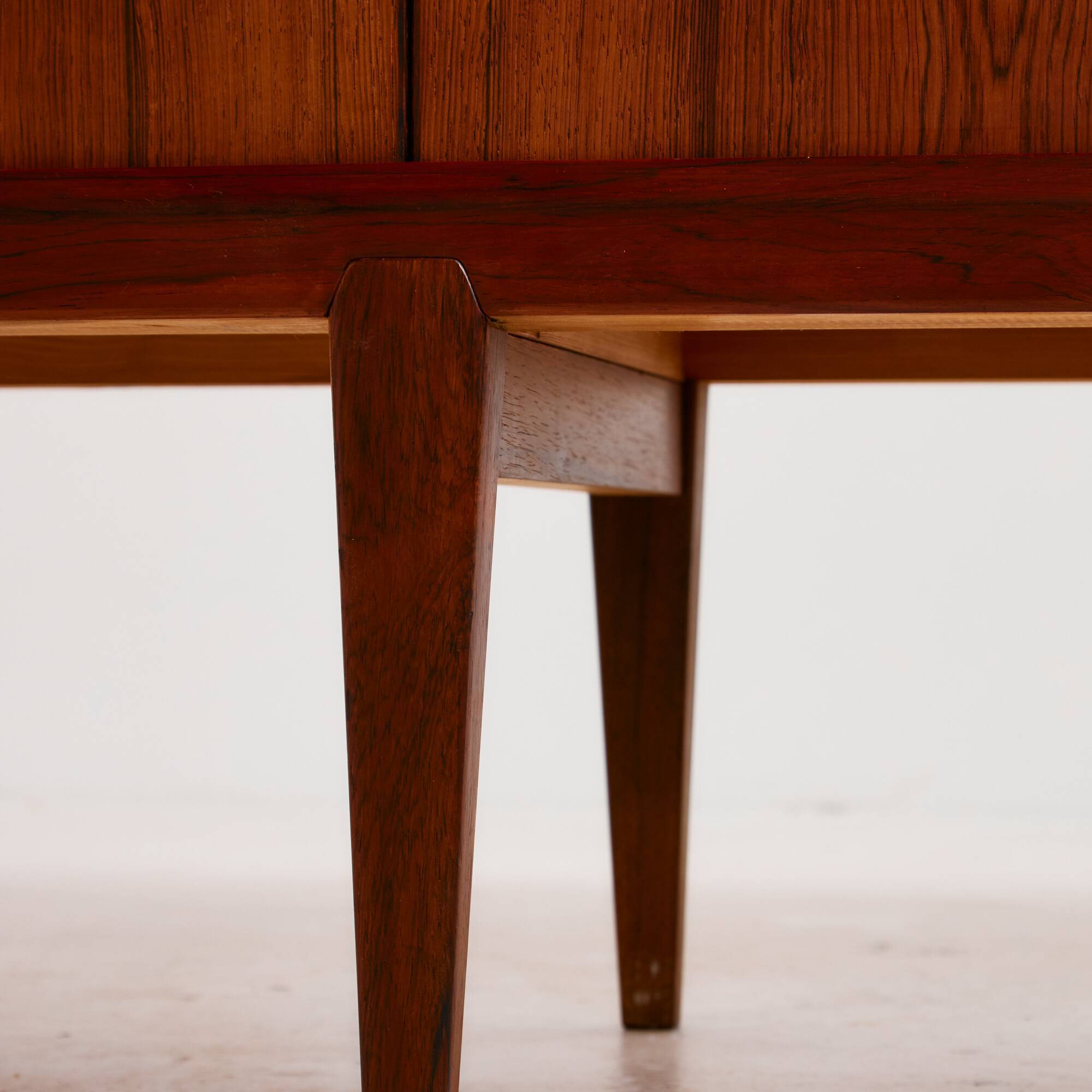 MK10673 Restored rosewood sideboard by Henry Rosengren Hansen for Brande Mø