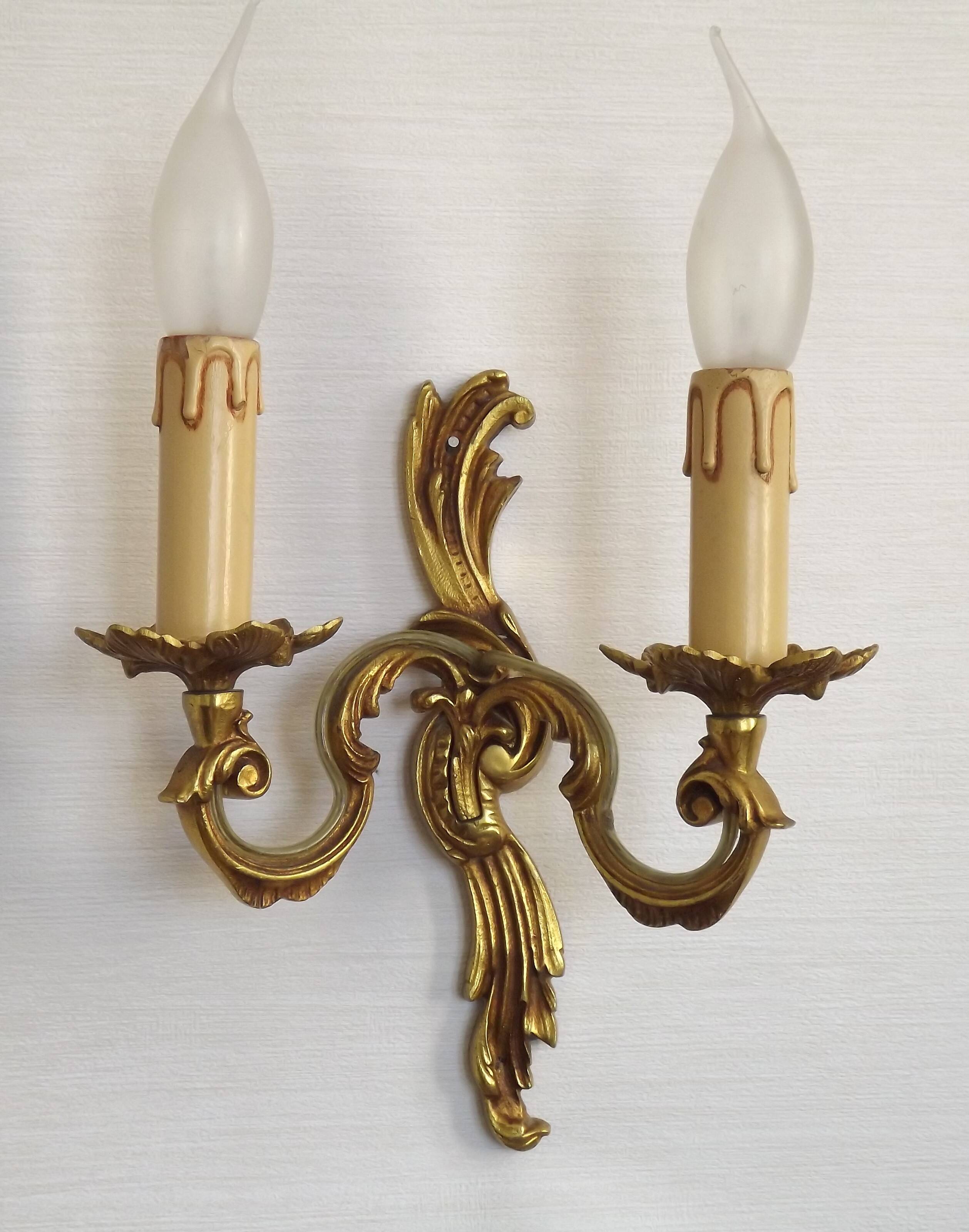 Stylish Vintage French Bronze Double Wall Sconce with Acanthus Leaf Detail