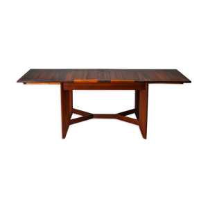 Table moderniste par
