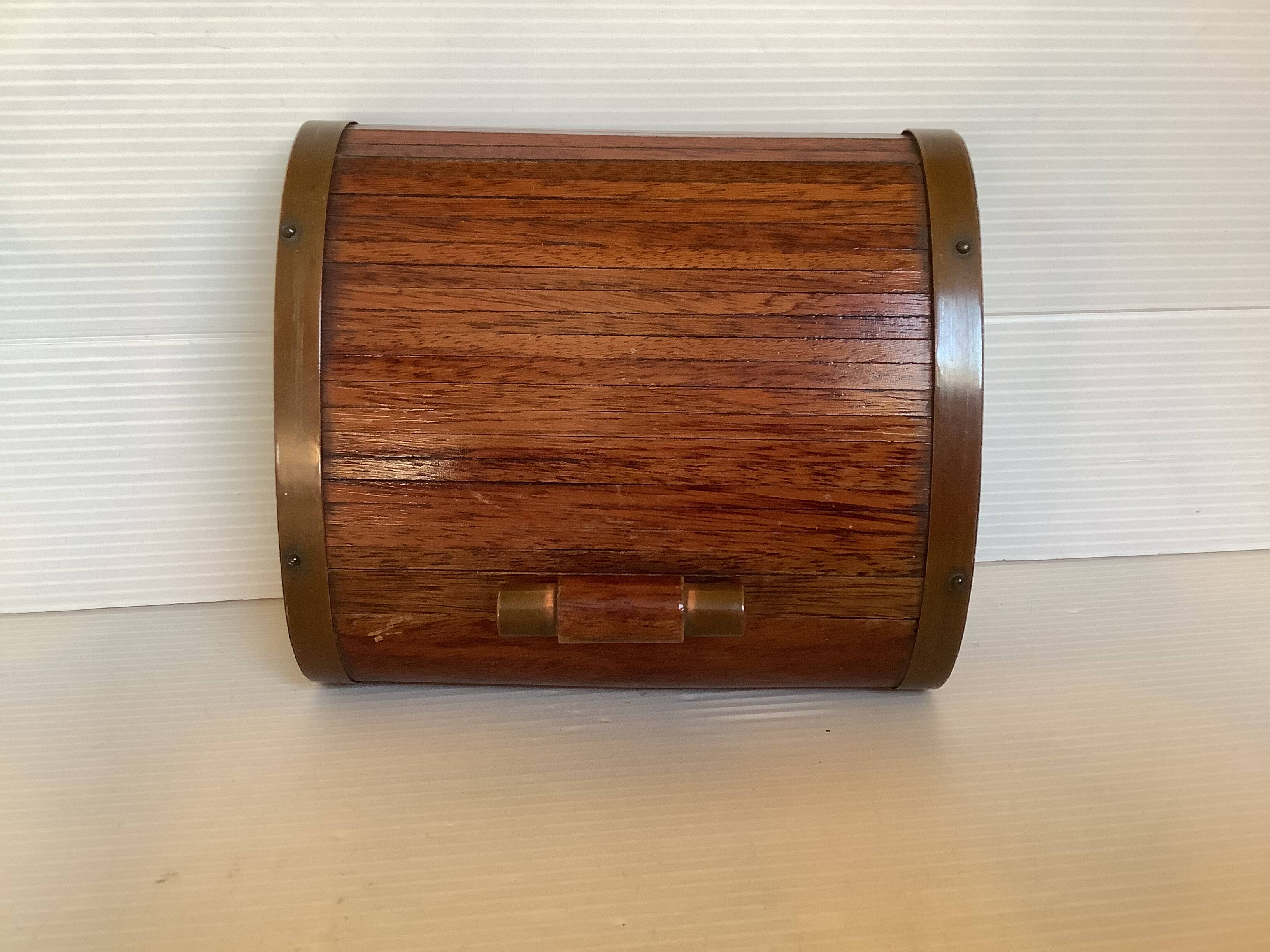 Old wooden box roller shutter roller curtain