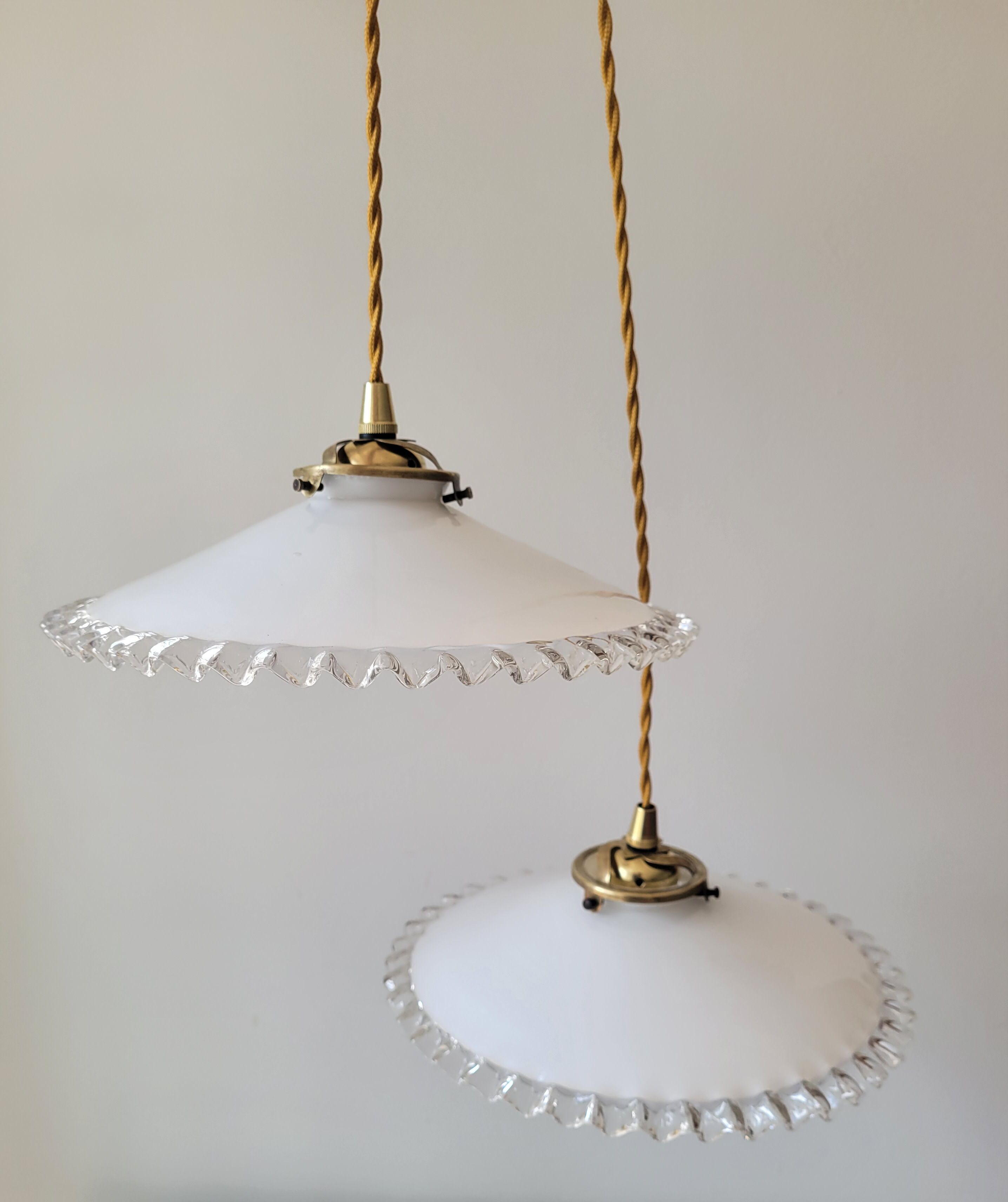 Duo of serrated opaline suspensions