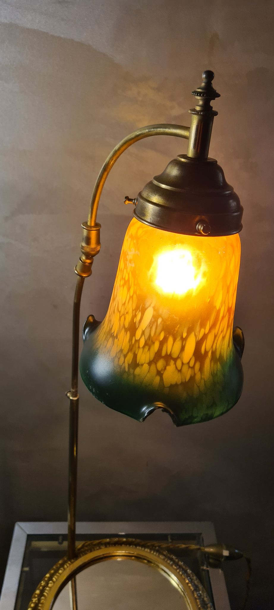 Art deco style lamp