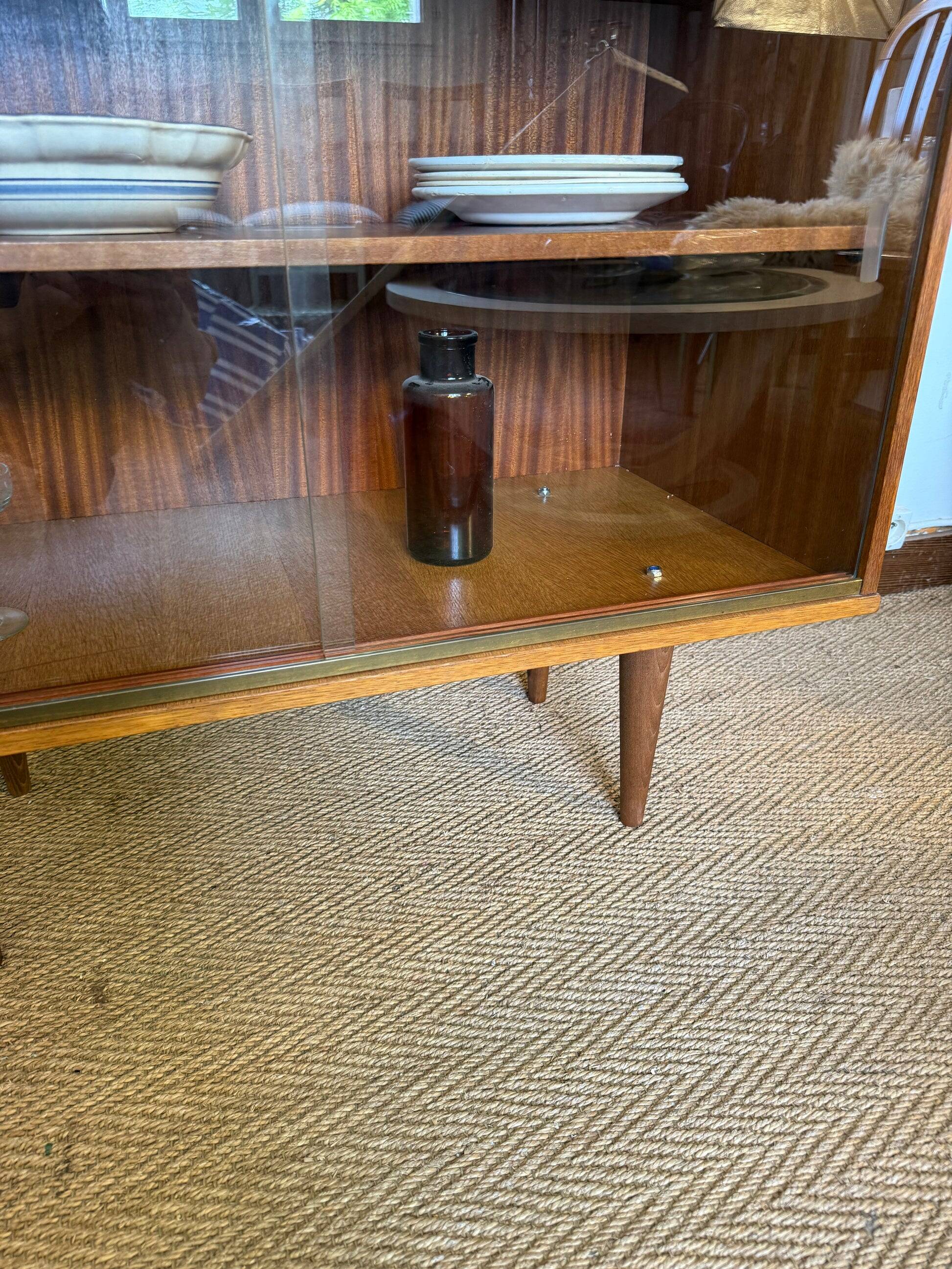 Enfilade vitrée vintage en placage de teck