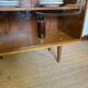 Enfilade vitrée vintage en placage de teck
