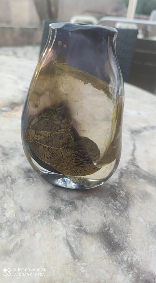 Soft-shaped glass paste vase