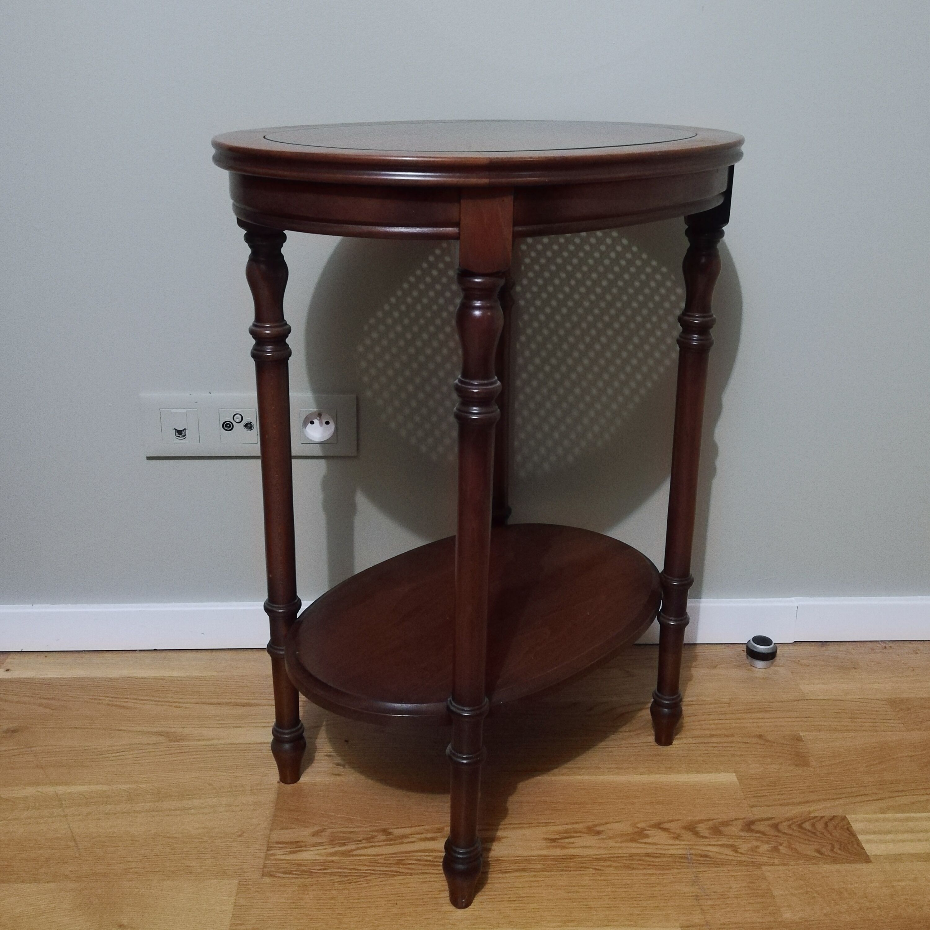 Pedestal table or harness in wood