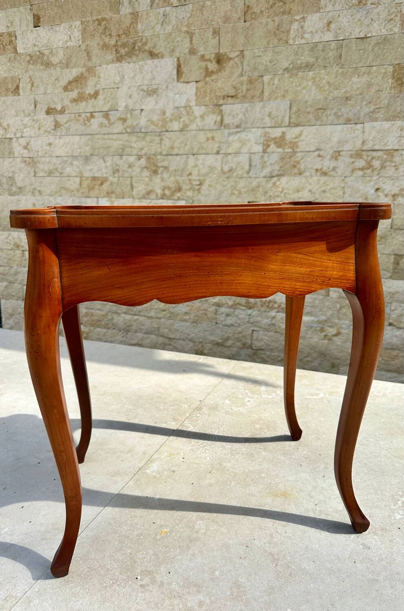 Small flying table in Louis XV style, 20th century.