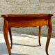 Petite table volante de style Louis XV Époque XX eme siècle