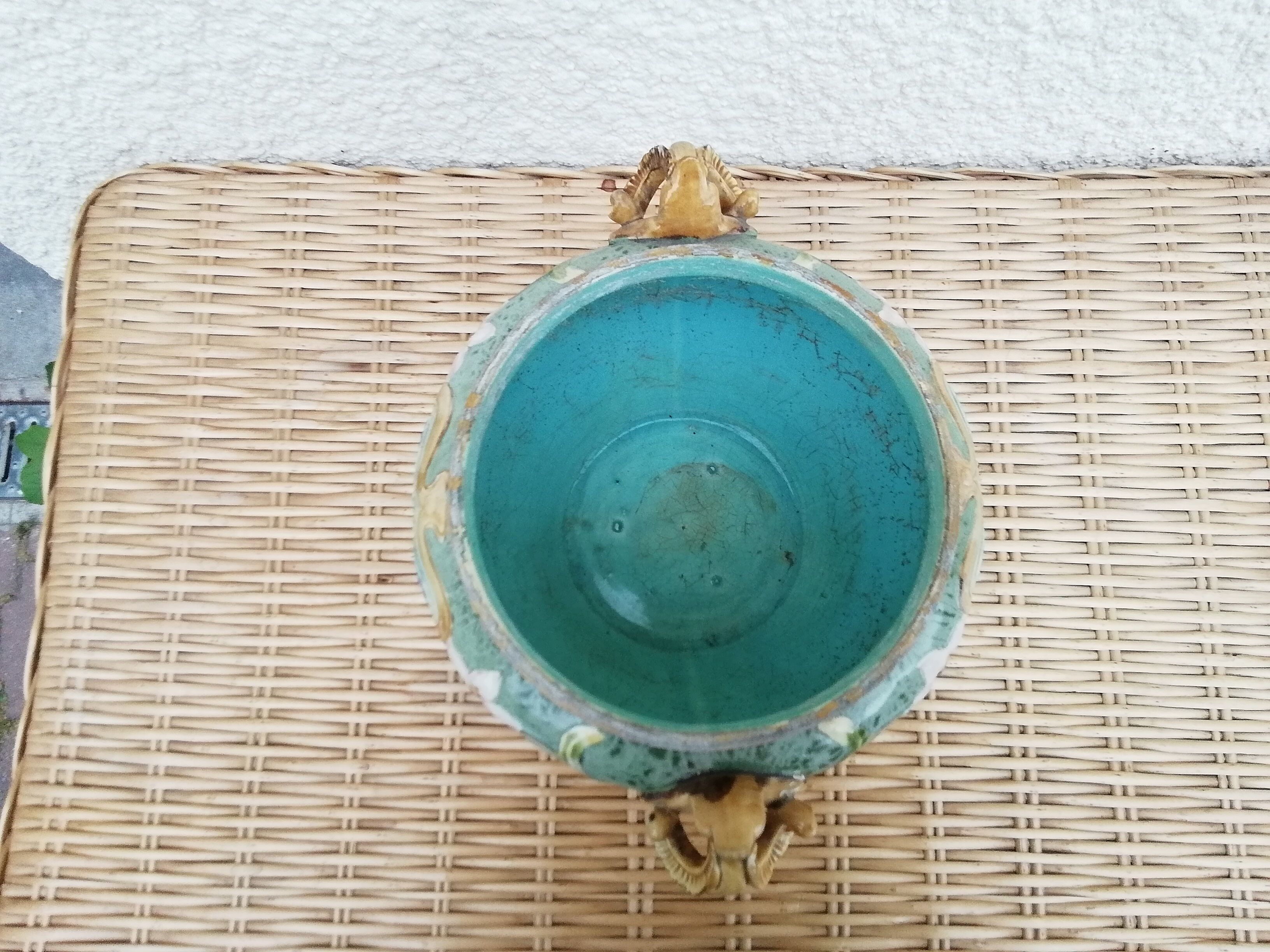 Pot cover in dabbling decoration butterflies