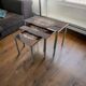 Ensemble de 3 tables gigognes vintage / tables d'appoint avec céramique