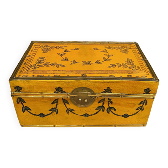 Chinese leather box with floral decor