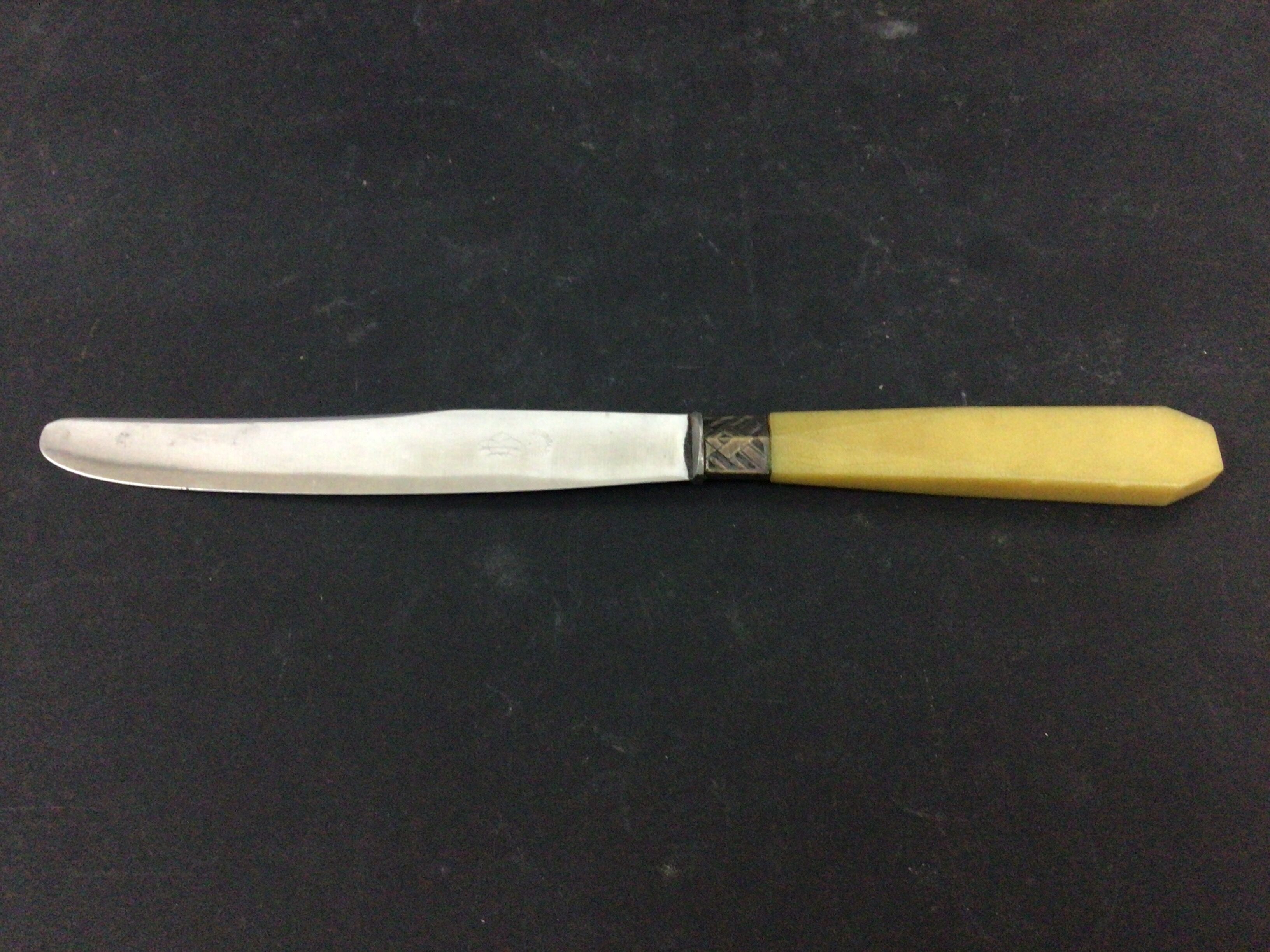 Set of 10 bakelite stainless steel knives