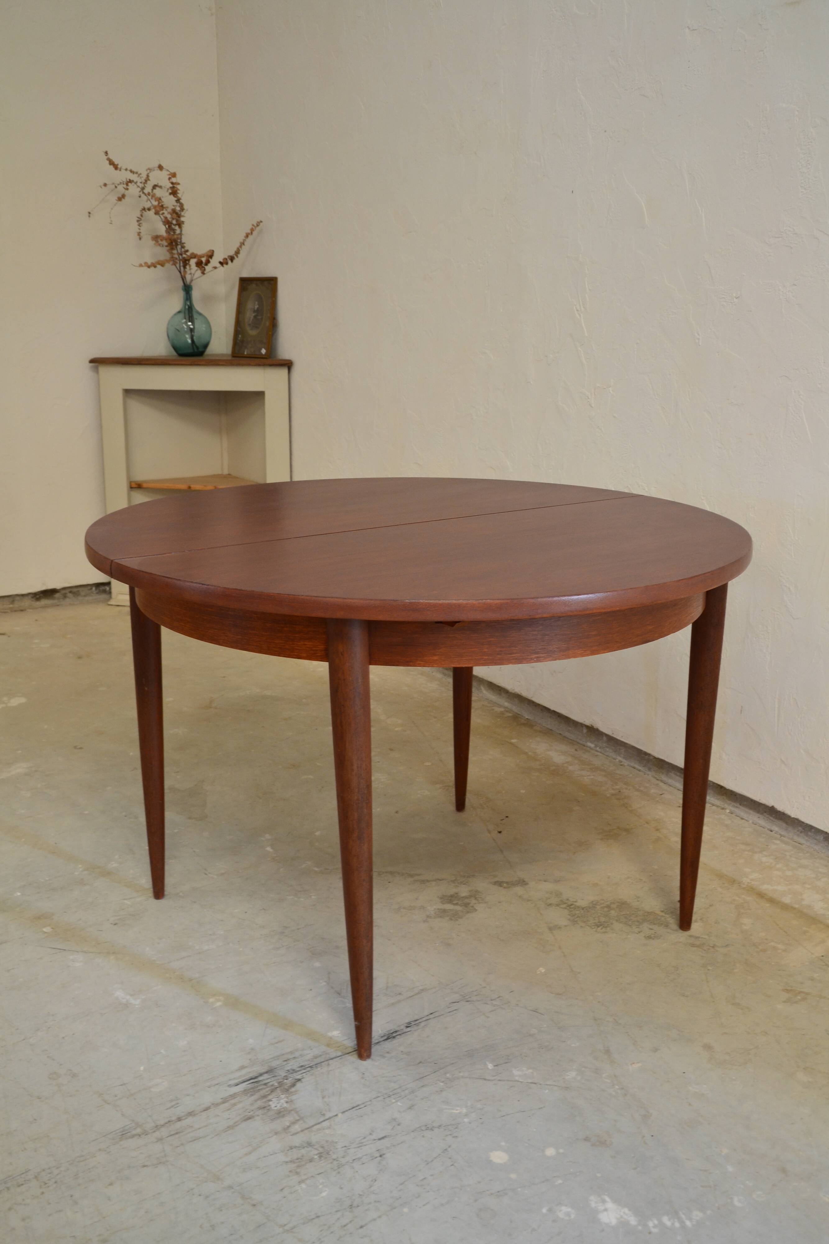 1950s Round Table