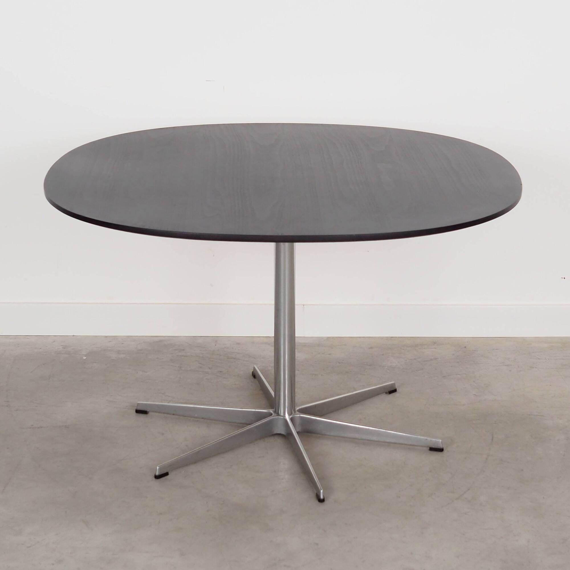 Ash table, Danish design, 1980s, designer Arne Jacobsen for Fritz Hansen