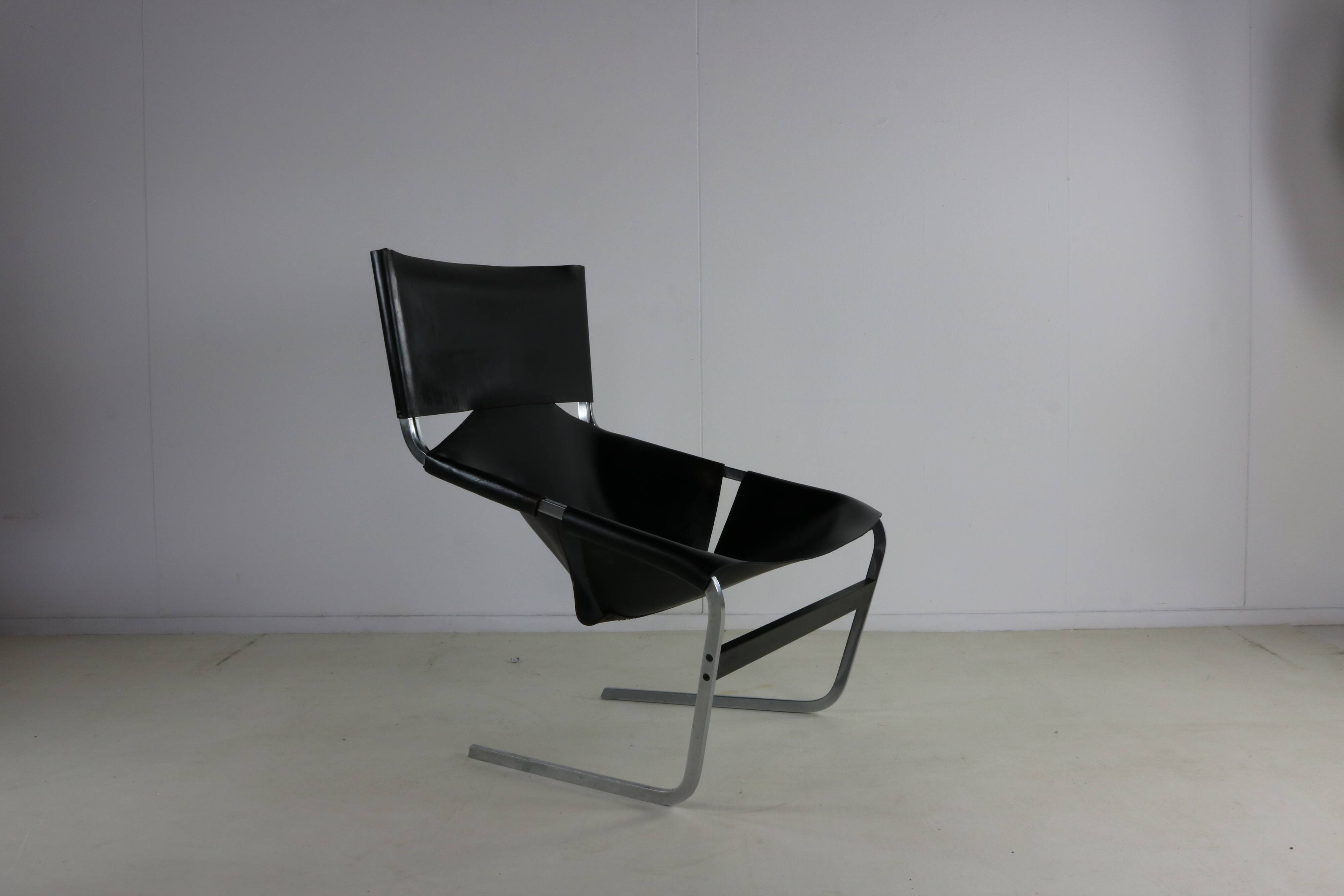 Famous sixties design lounge chair by Pierre Paulin for Artifort