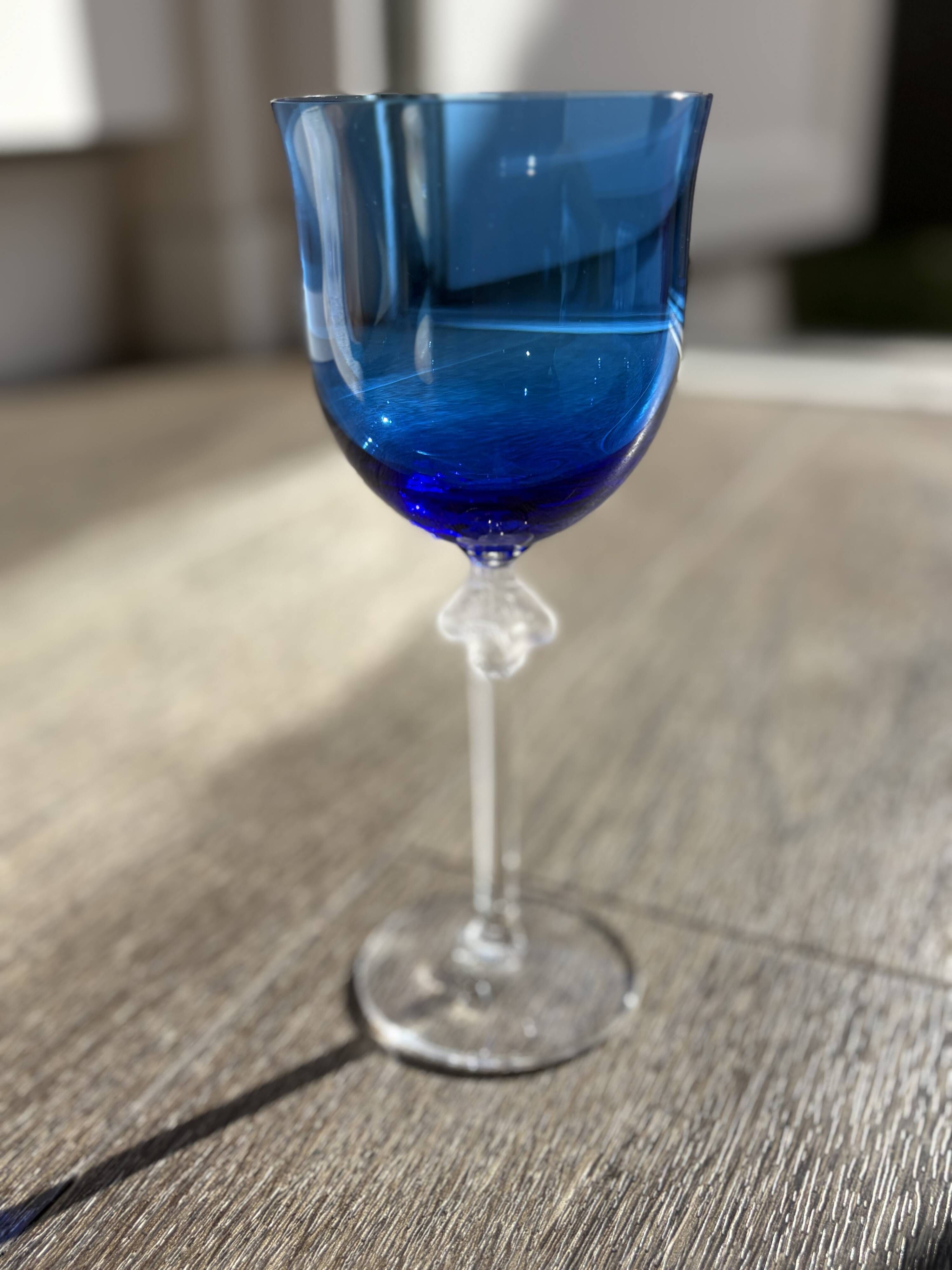 Verre Lalique modèle Roxanne bleu indigot