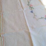 Nappe ancienne en lin brodée de fleurs