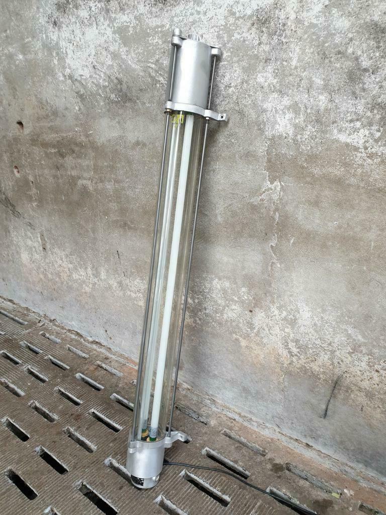 Old tube lamp fluorescent DDR