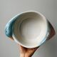 Plat en céramique figurant une oie bleue
