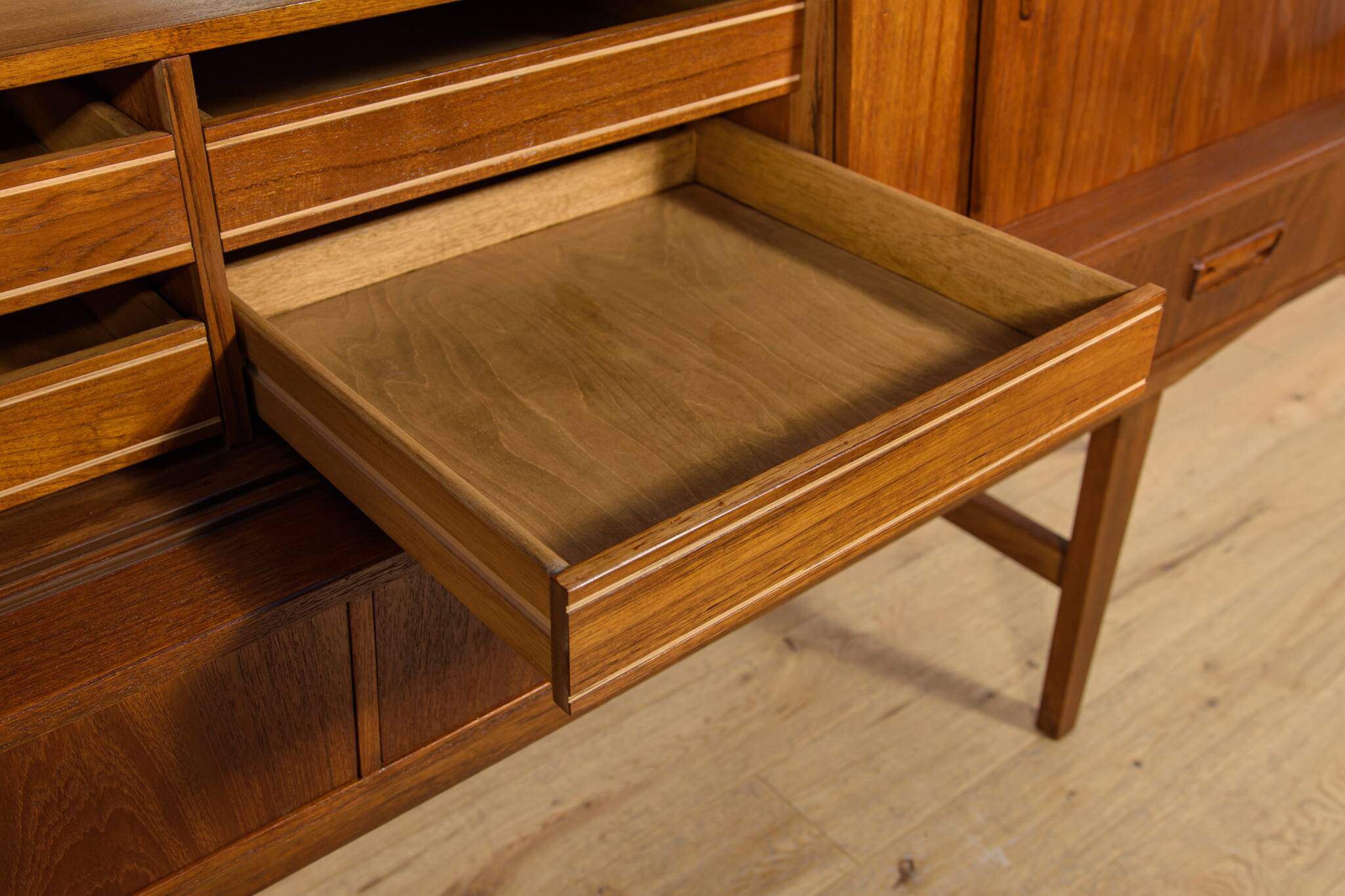 Buffet haut en teck de style moderne du milieu du siècle, fabriqué par Farso Mobelfabrik, Danemark.