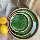 Lot 3 assiettes en terre cuite émaillée en vert