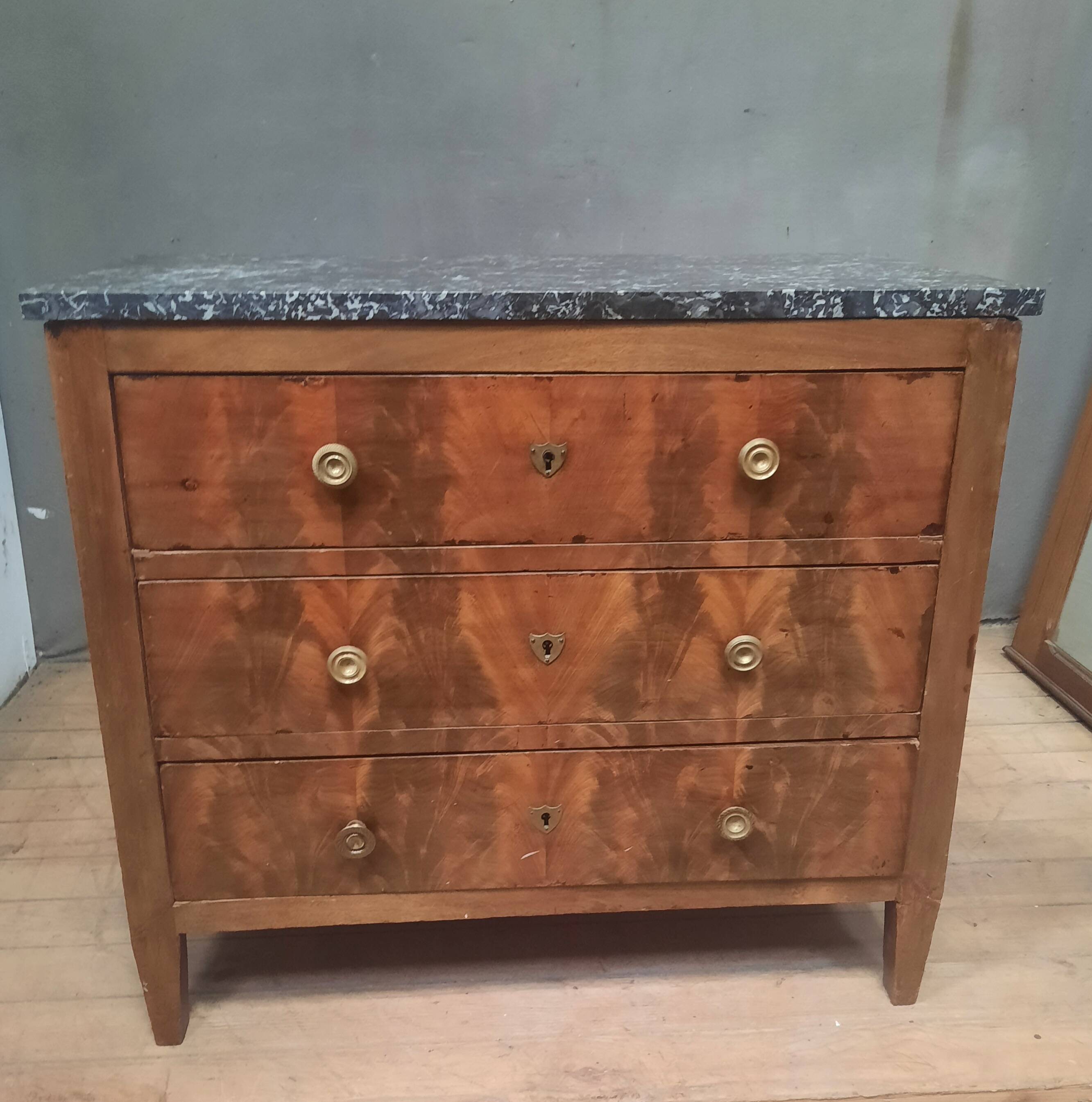 Nineteenth-century veneered commode