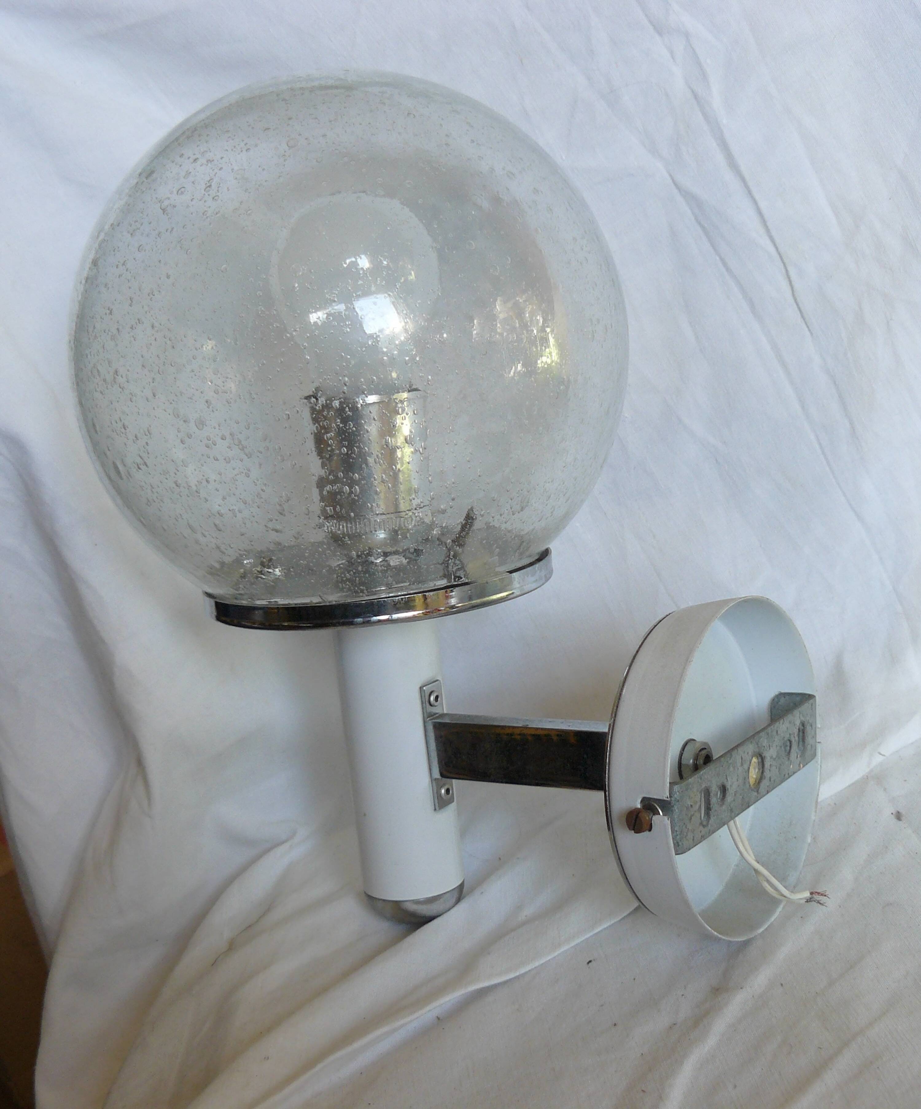 Italian design wall lamp from the 1970s