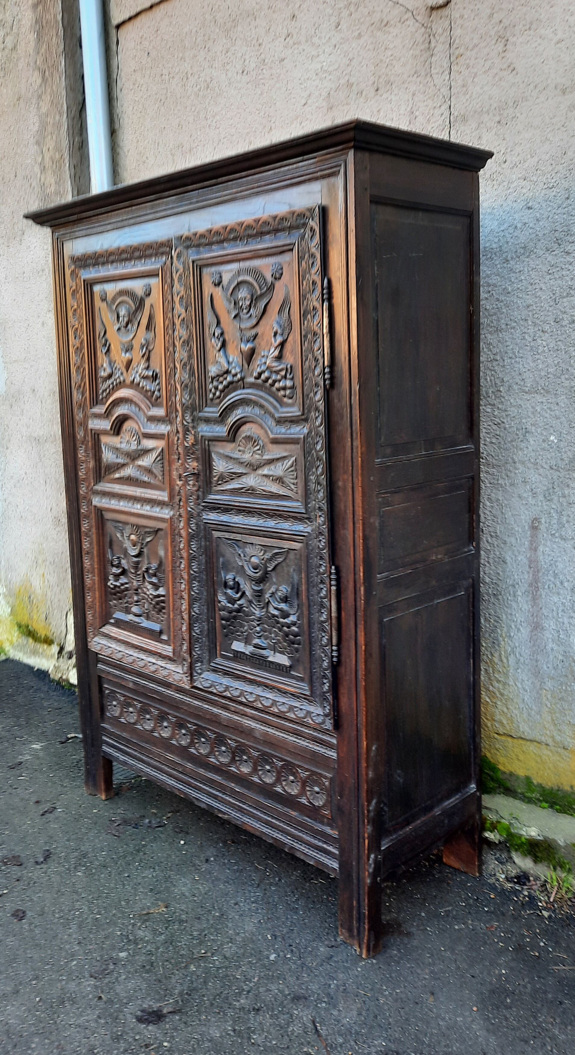 Armoire bretonne du pays de Léon du 19 ème siècle