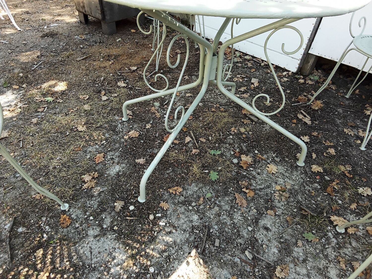 Salon de jardin en fer forgé vert