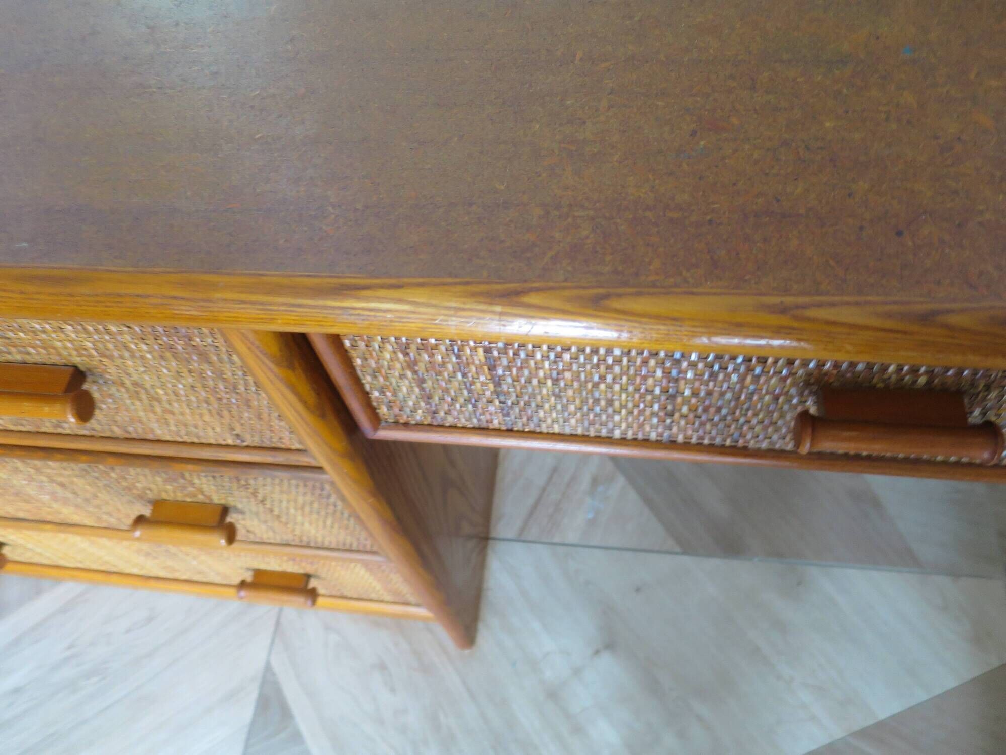 Vintage cane rattan desk with a large top and 5 drawers - 1960s/70s.