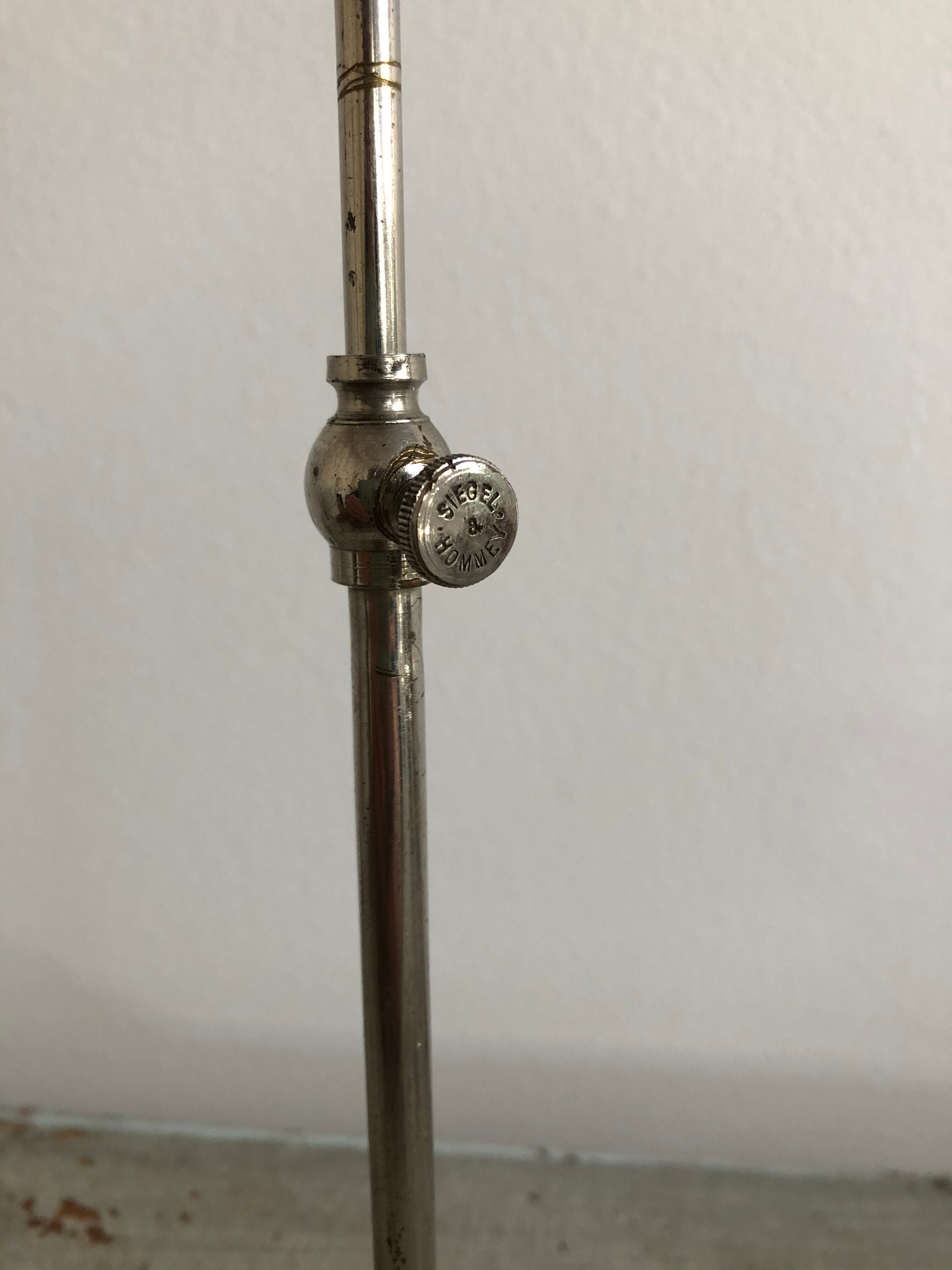 Former Siegel Hat-Wearing Presenter - Hommey