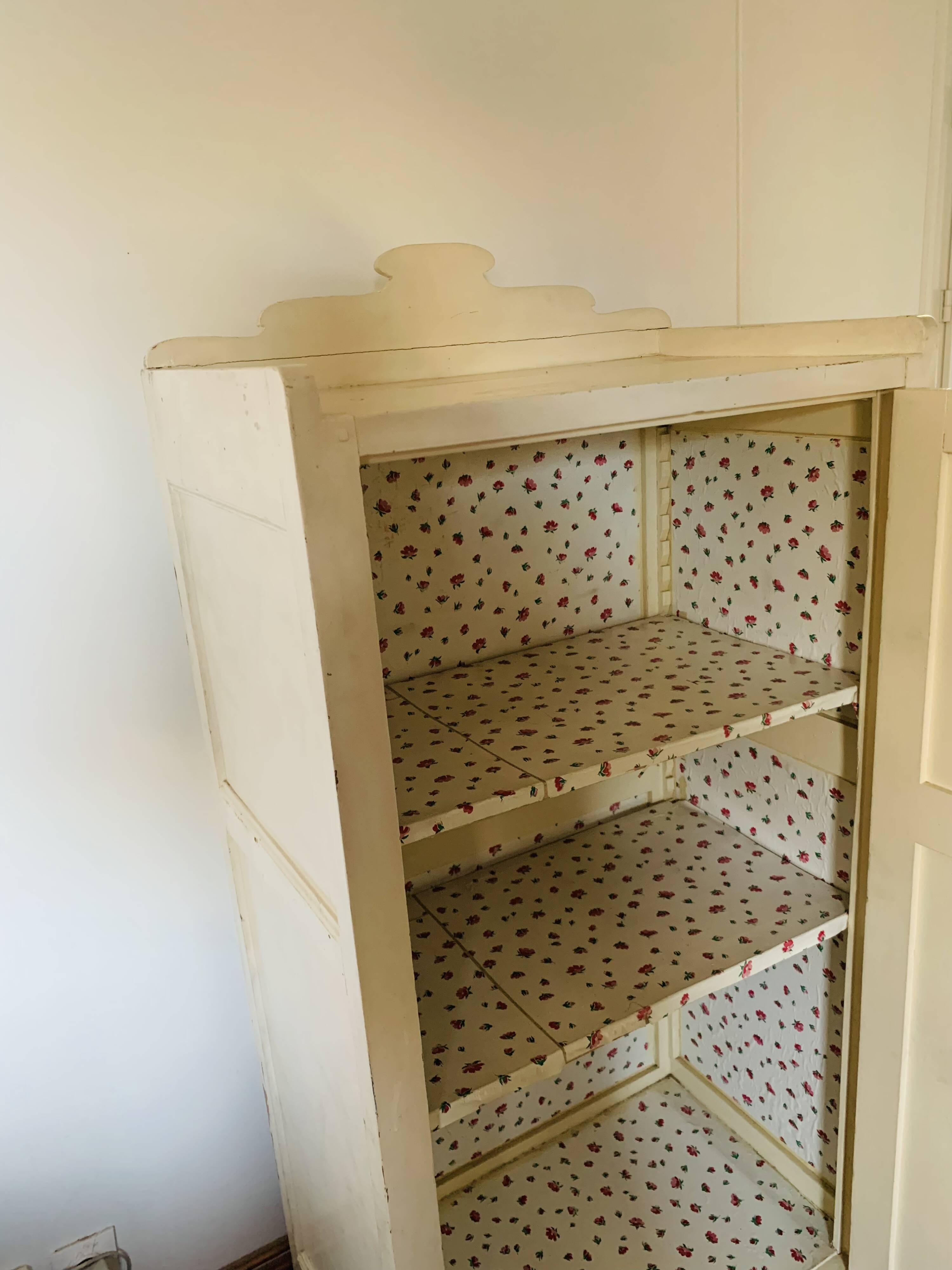 1-door wardrobe with cornice