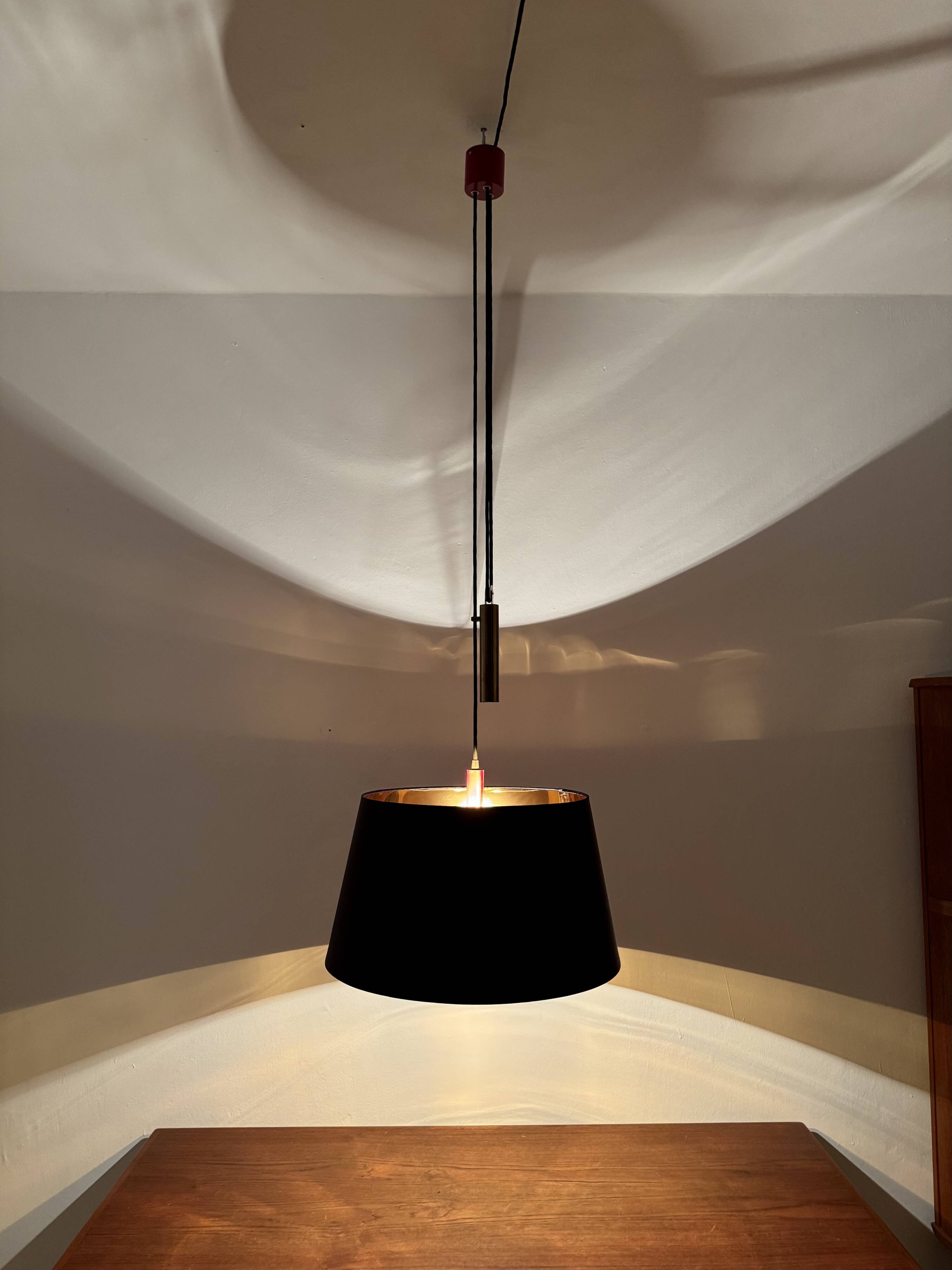 Adjustable Pendant Lamp with Counterweight