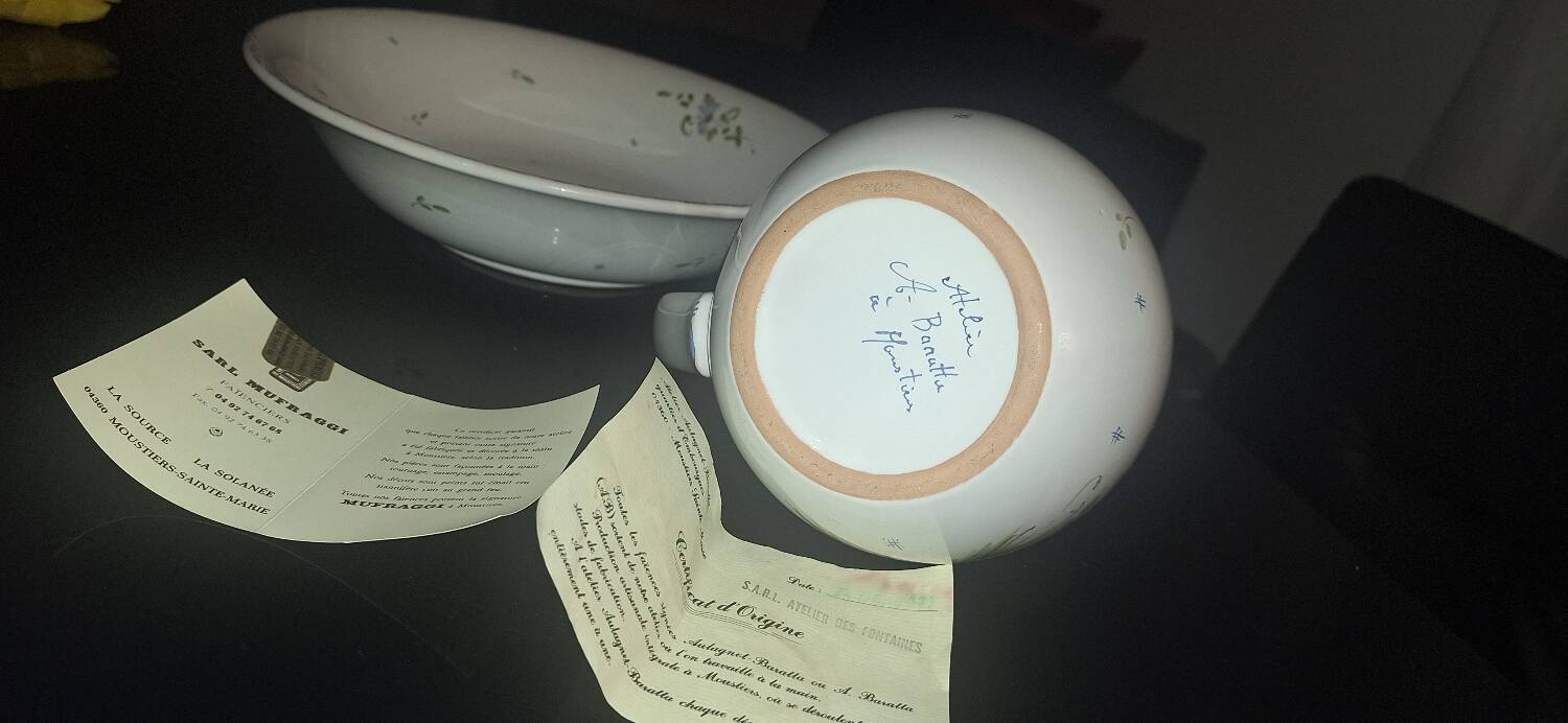 Vase Moustiers workshop A.Baratta (A.B)