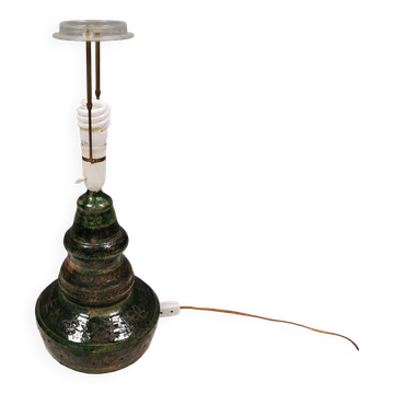 Grande lampe de table en faïence émaillée.