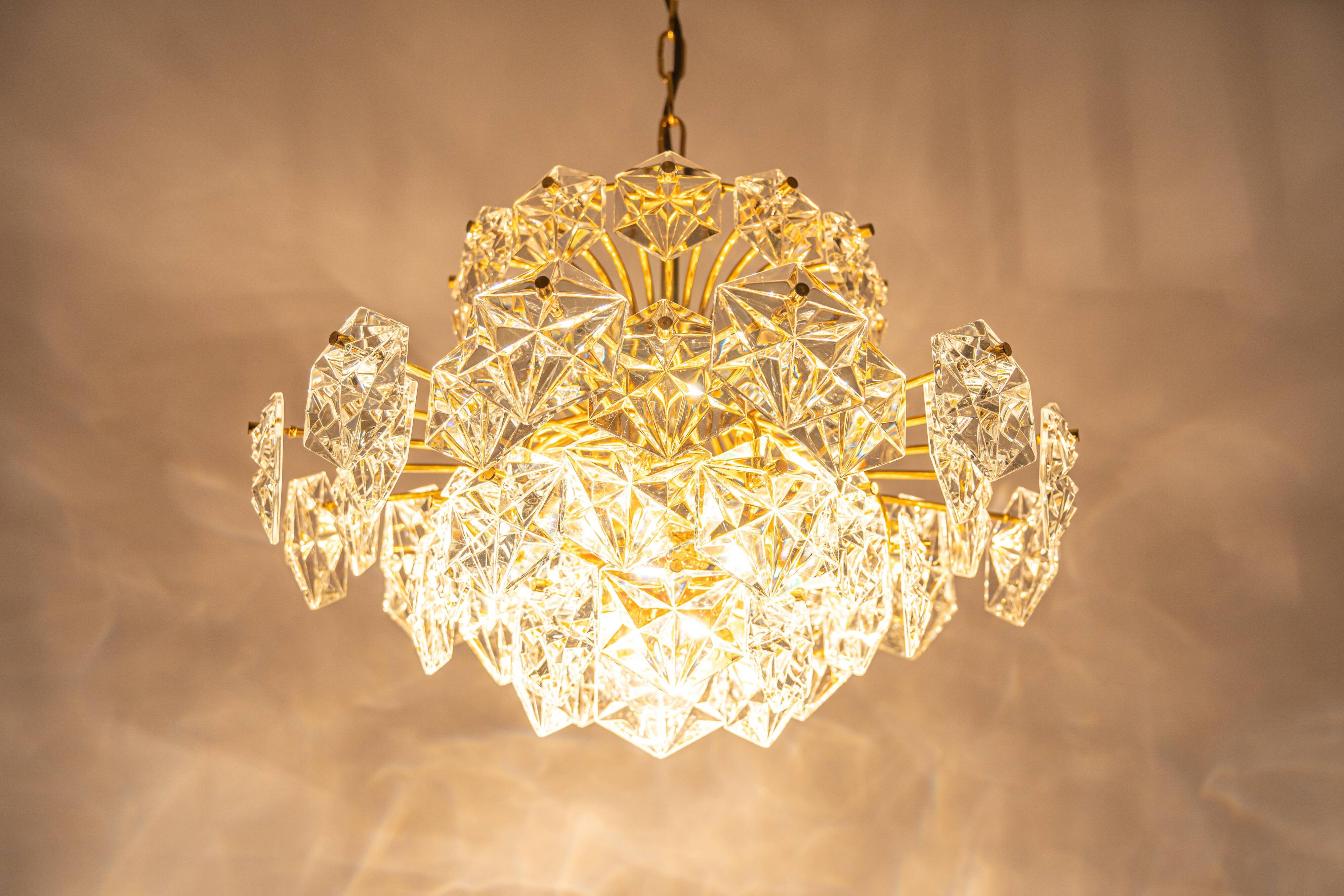 Lustre, laiton et cristal par Kinkeldey, Allemagne, années 1970