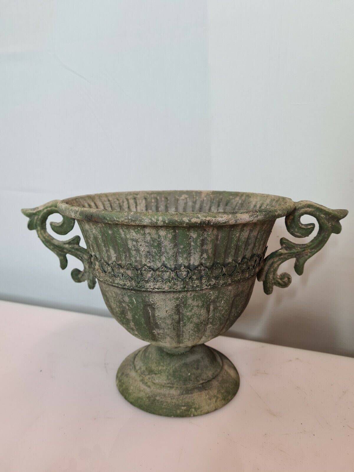 vase médicis en fer patiné