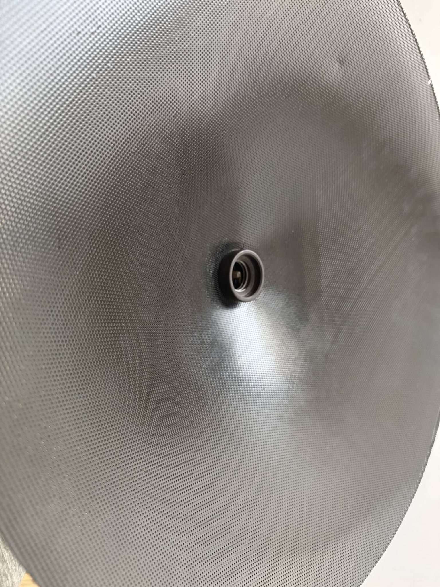 Suspension en métal micro-perforé, années 60
