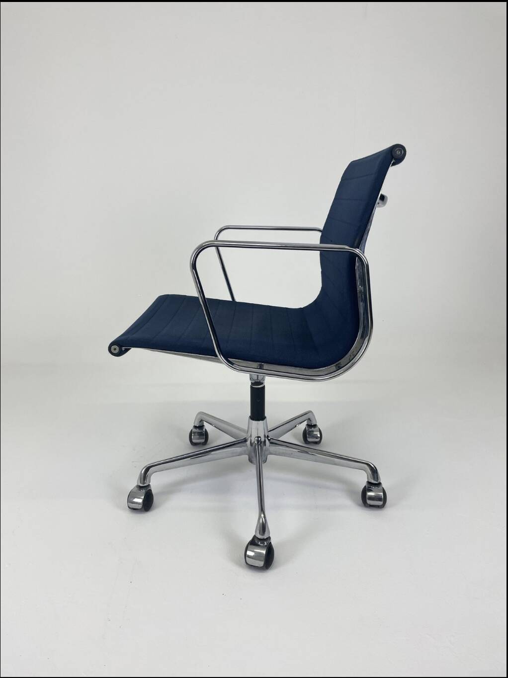 Blue fabric office chair, ICF - Charles Eames, Ray Eames - EA108 aluminum group